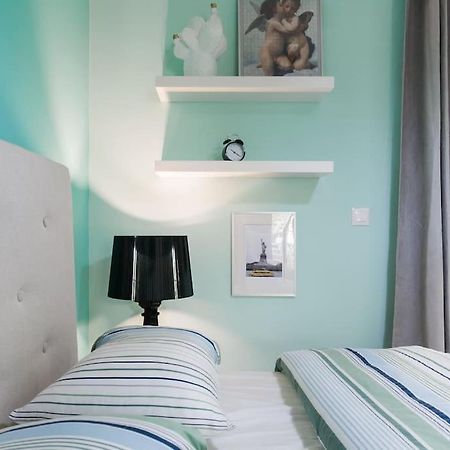 Lux Beach Apartment Vári Kültér fotó