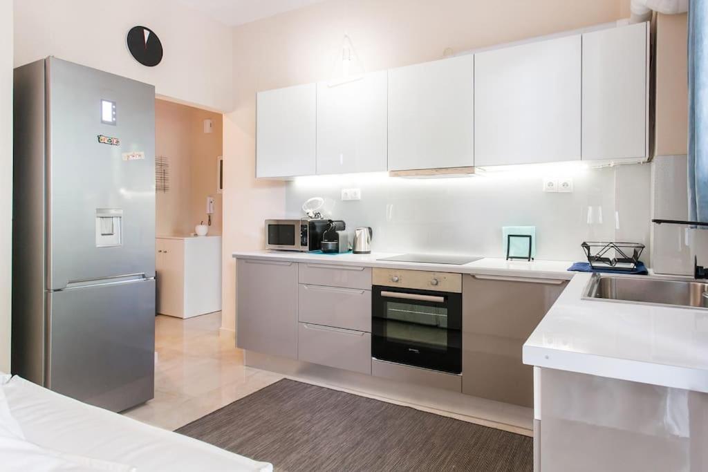 Lux Beach Apartment Vári Kültér fotó